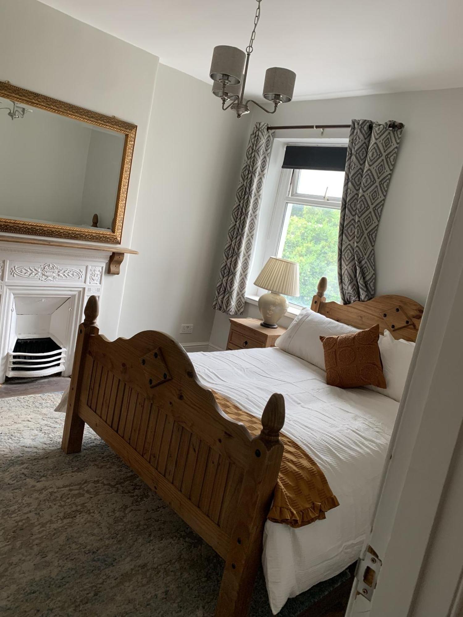 Adanhouse-Stockland Spacious 5 Bedroom House Sleeps 12 Private Garden Cardiff Exterior photo