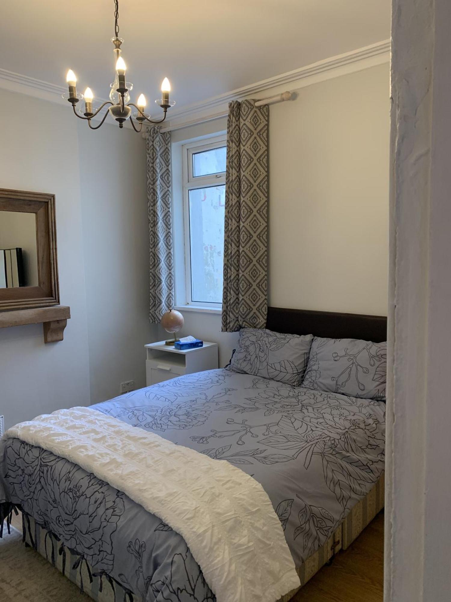 Adanhouse-Stockland Spacious 5 Bedroom House Sleeps 12 Private Garden Cardiff Exterior photo